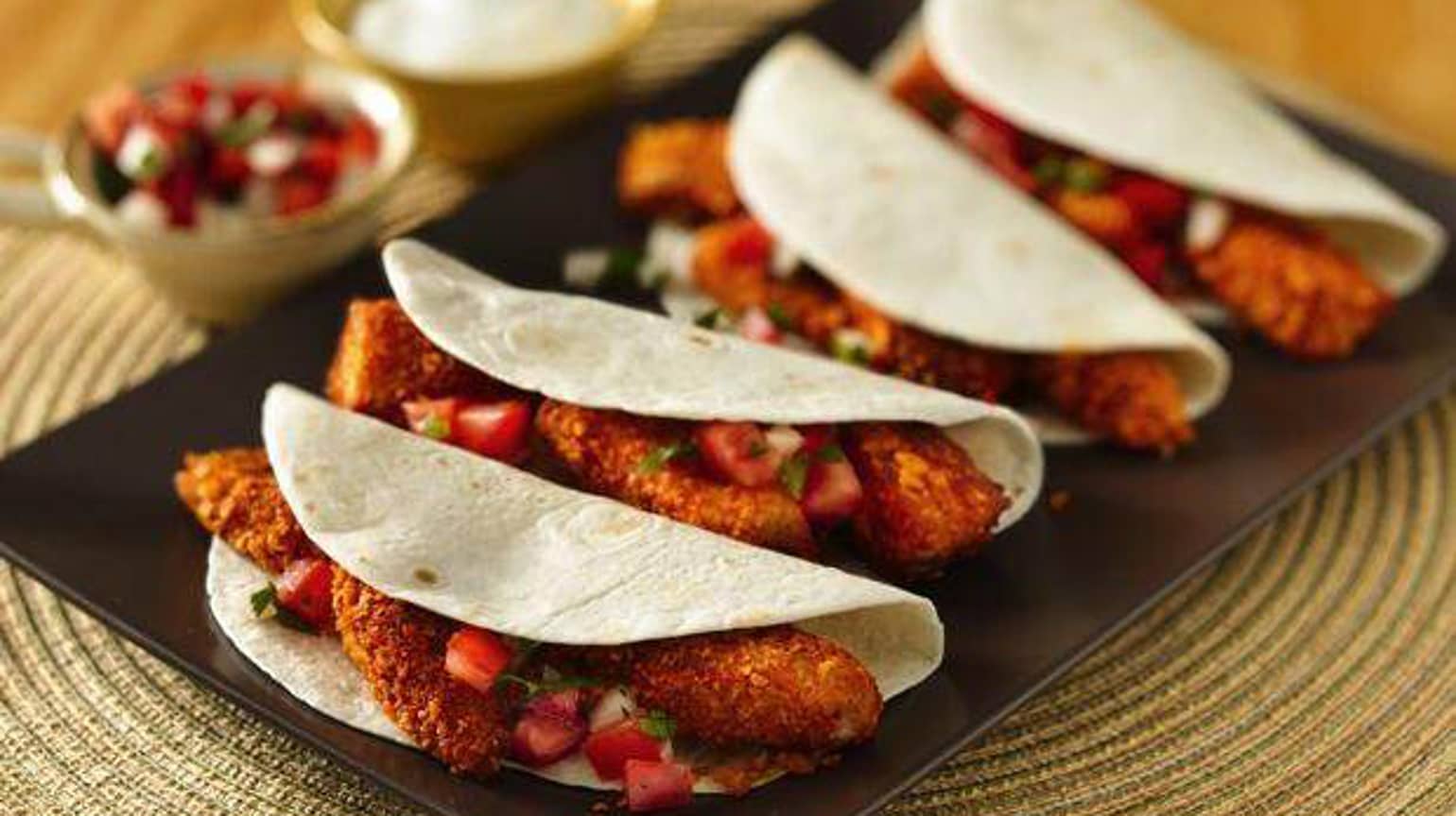 knusprige-fisch-tacos-mit-salsa